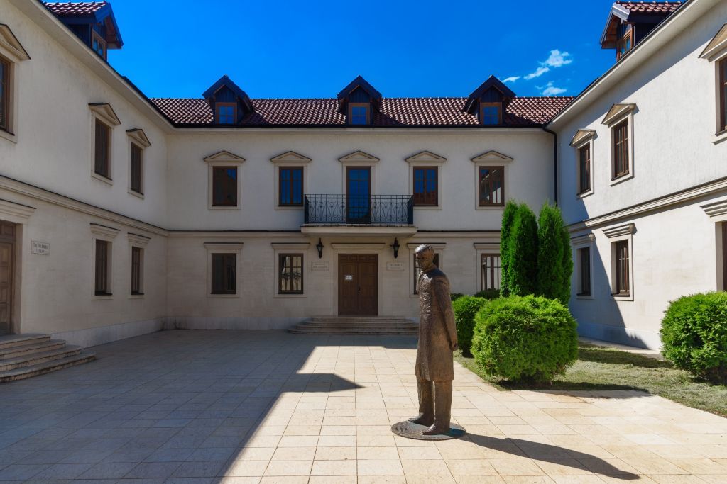 Spomenik Meši Selimoviću Andrićgrad