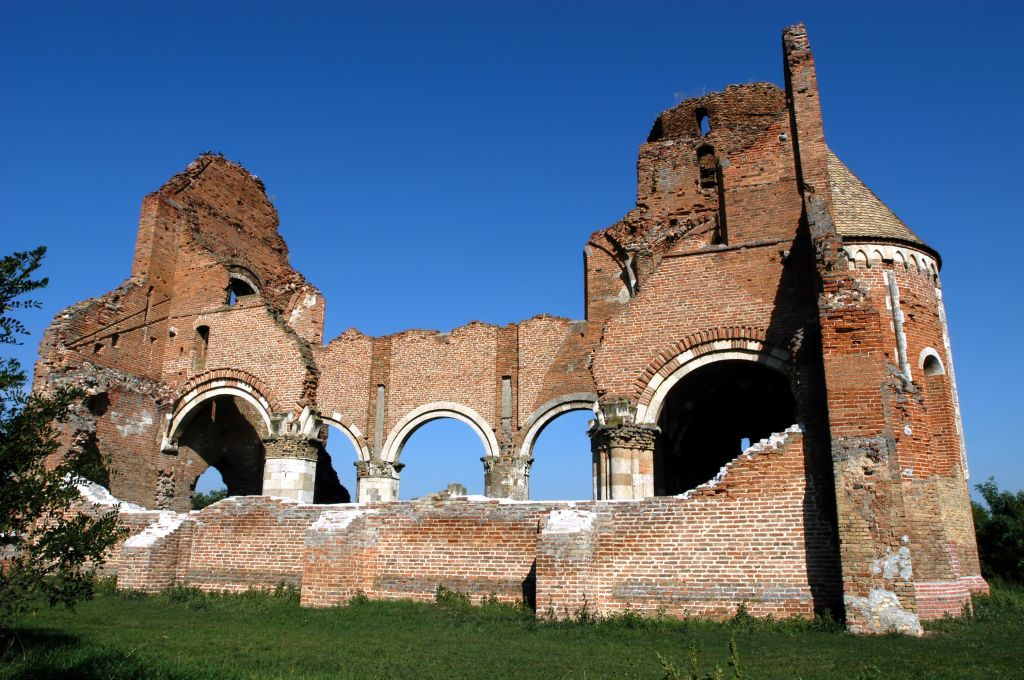 Romanička bazilika Svetog arhangela Mihajla Arača Novi Bečej