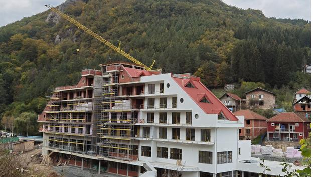 Hoteli u Kuršumlijskoj i Lukovskoj banji