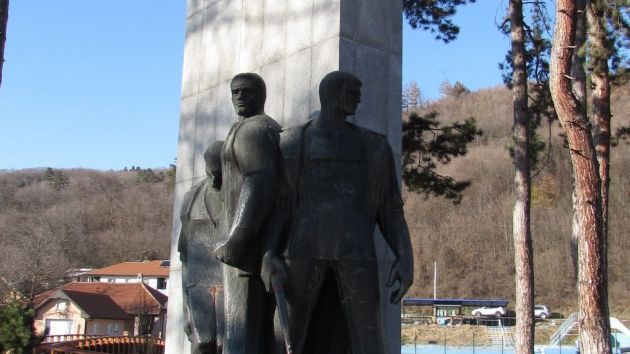 Centralni spomenik NOR Surdulica