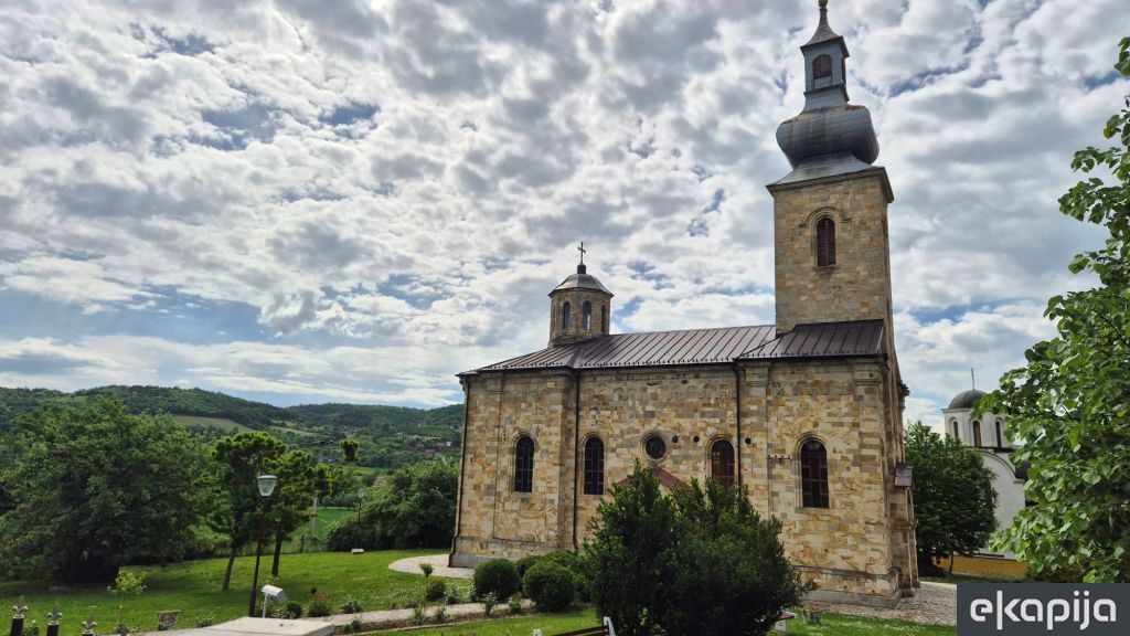Crkva Svetih apostola Petra i Pavla Grošnica Kragujevac