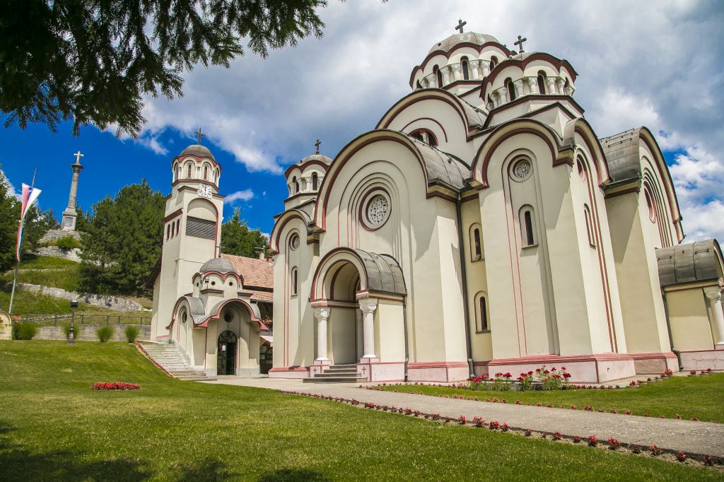 Crkva Svetih apostola Petra i Pavla Doboj