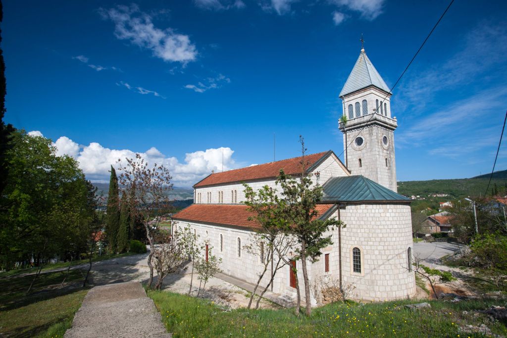 Crkva svetog Mihovila Arkanđela Drinovci Grude
