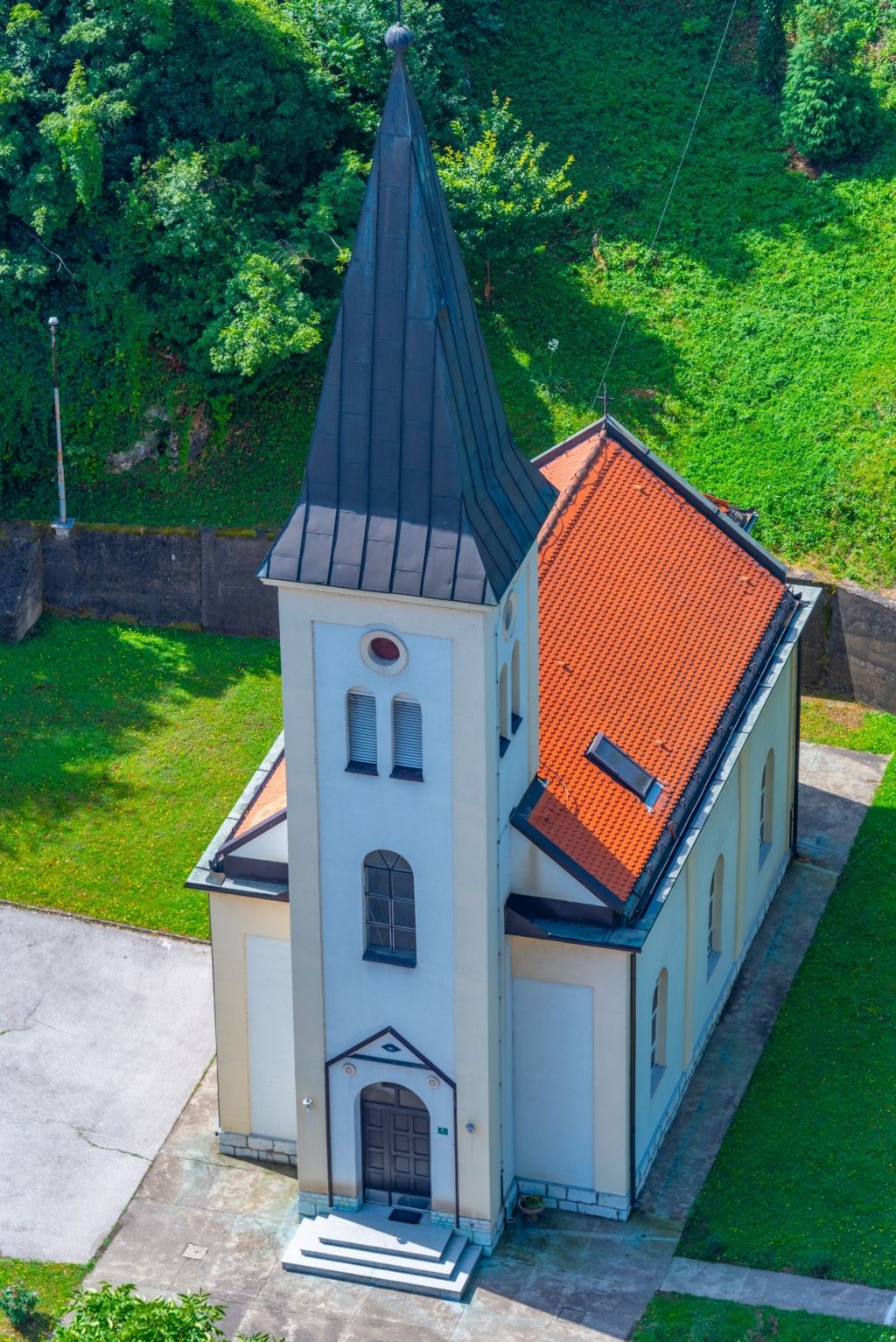 Katolička crkva Svetog Petra i Pavla Tešanj