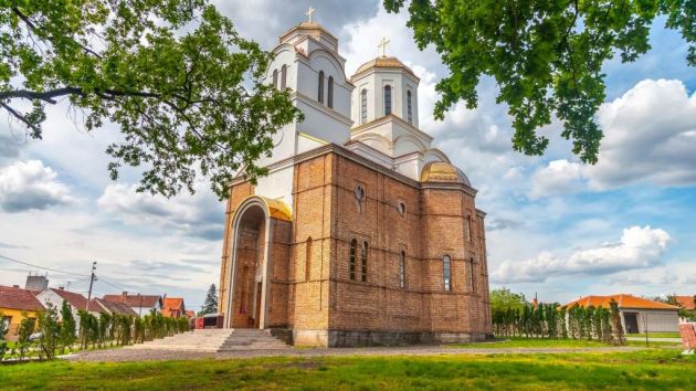 Crkva Svetog velikomučenika kneza Lazara Šid