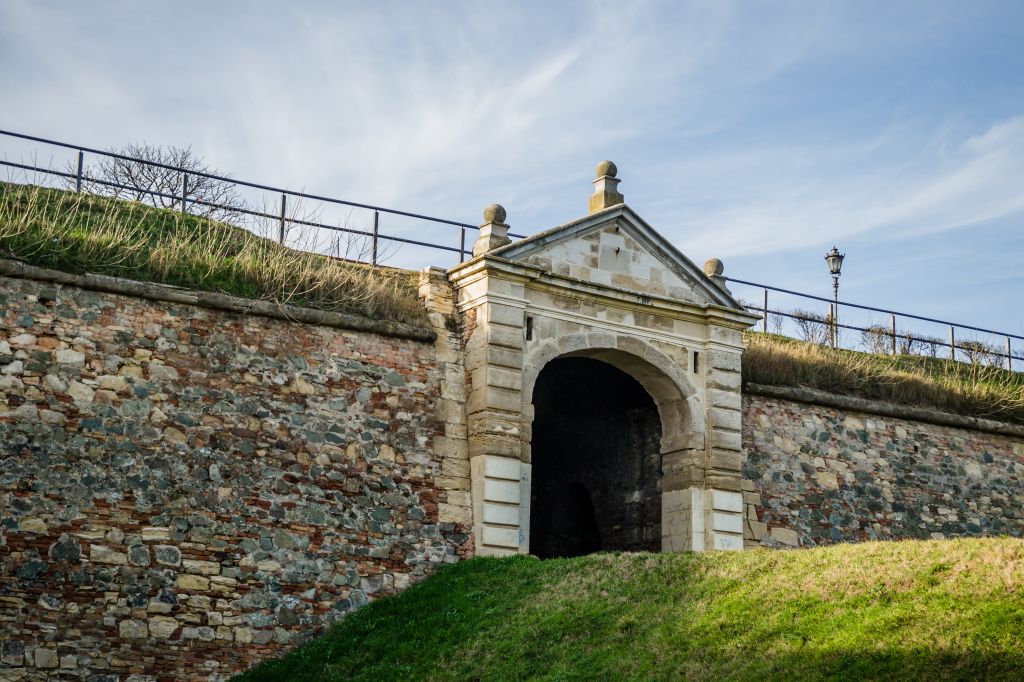 Dvorska kapija Petrovaradin