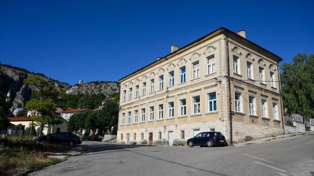 Gimnazija i sportska dvorana Livno