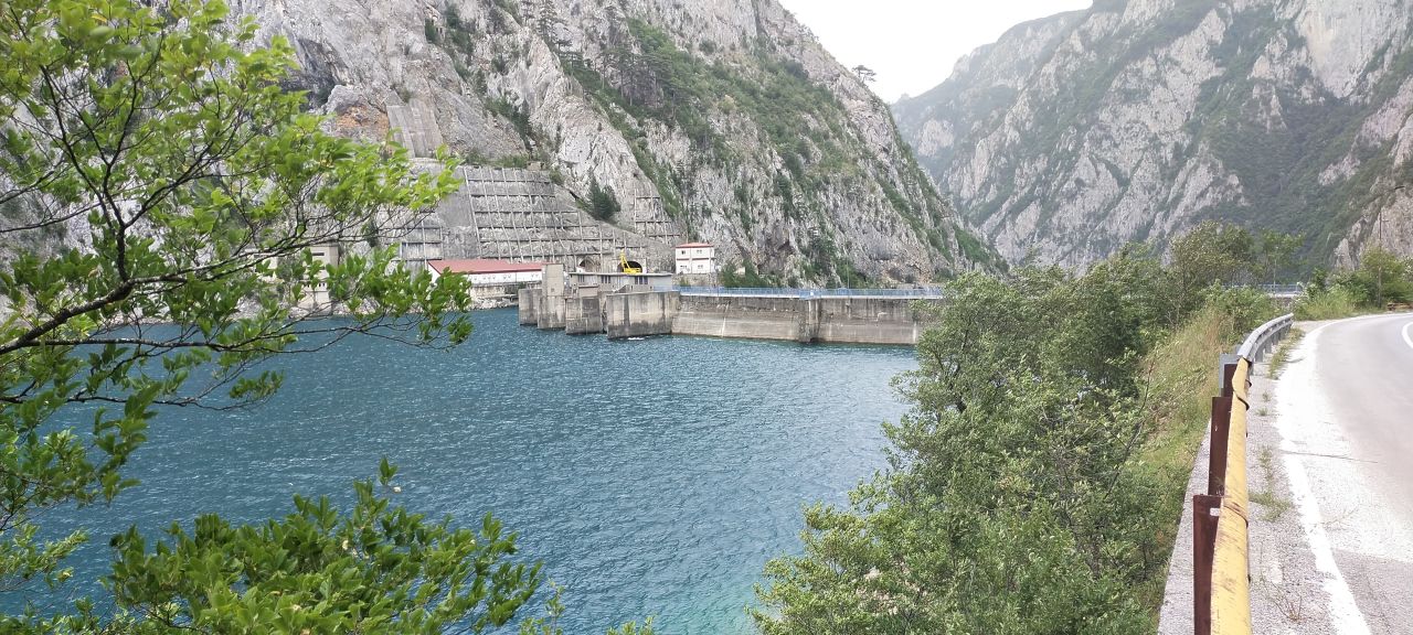 Hidroelektrana Mratinje na Pivi kod Plužina