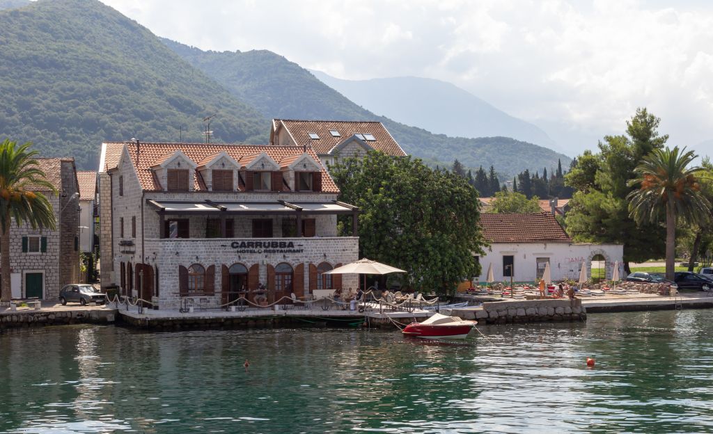 Eco Hotel i restoran Carrubba Donja Lastva Tivat
