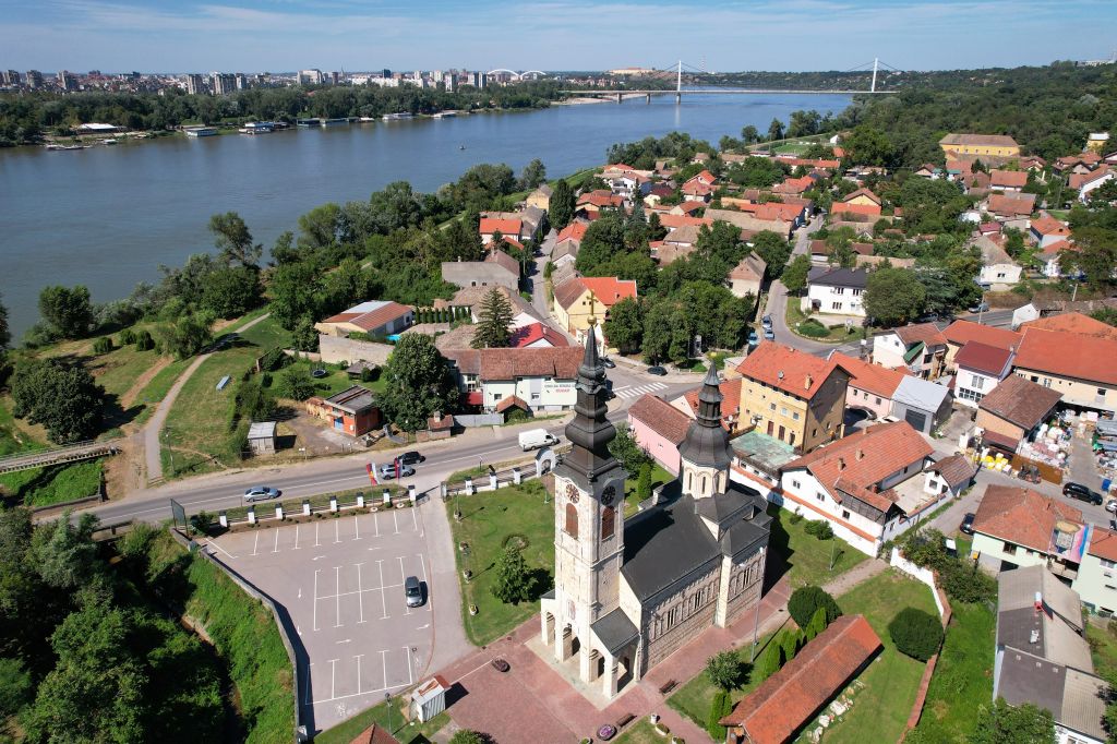 Hram rođenja Presvete Bogorodice Sremska Kamenica