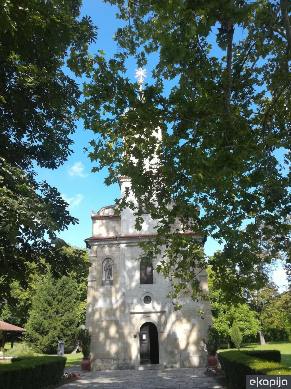 Hram svetih apostola Petra i Pavla Topčider