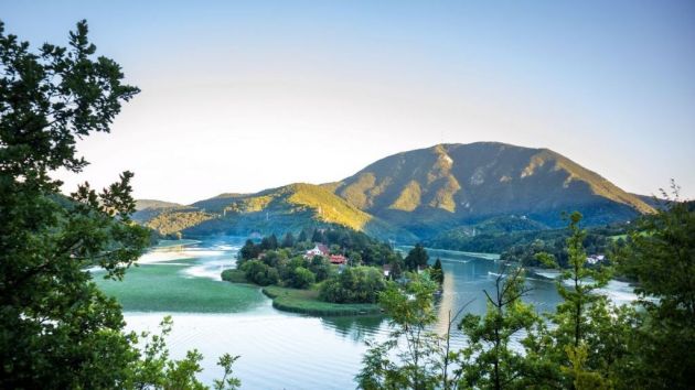 jezero Međuvršje u Ovčarsko kablarskoj klisuri