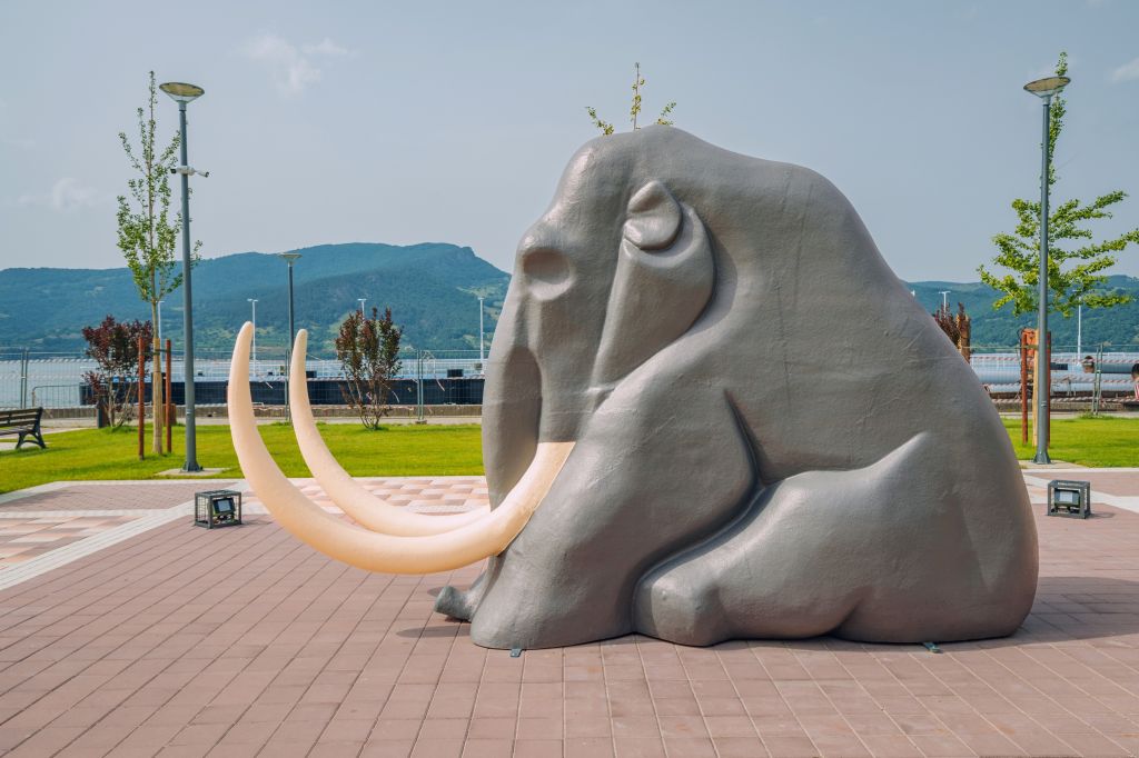 Gradski park i spomenik Mamuta Donji Milanovac
