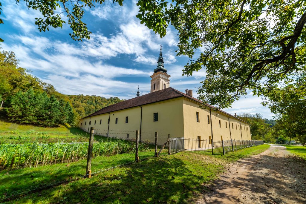 manastir Jazak na Fruškoj Gori