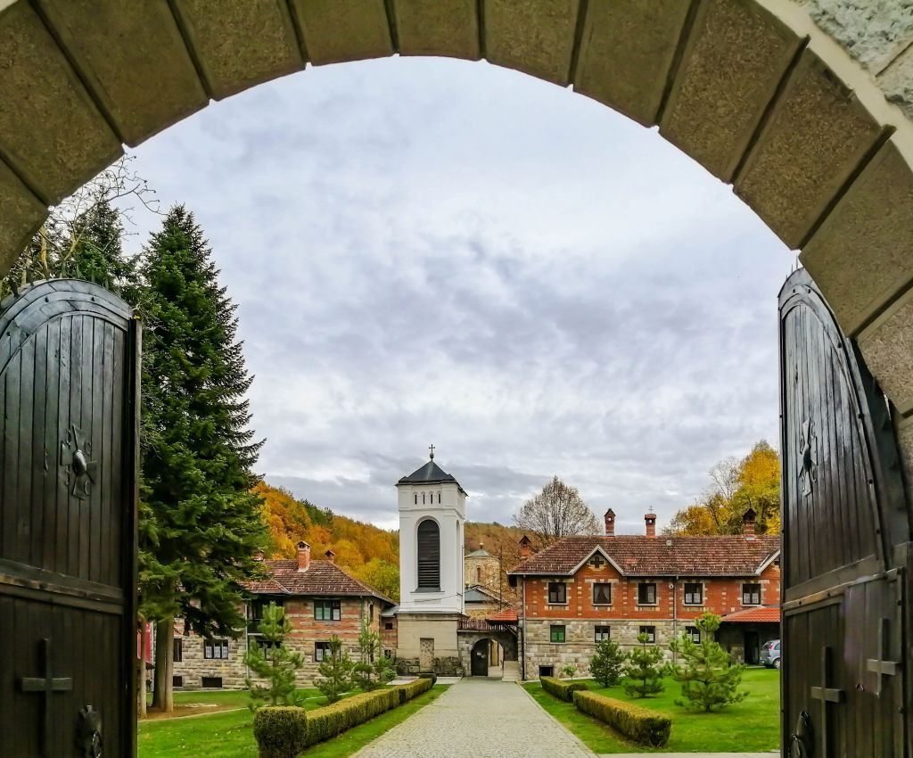 Manastir Kamenac Čestin Knić