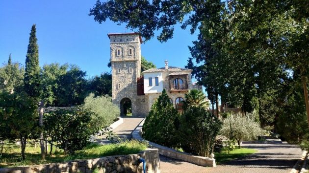 manastir i vinarija Tvrdoš kod Trebinja