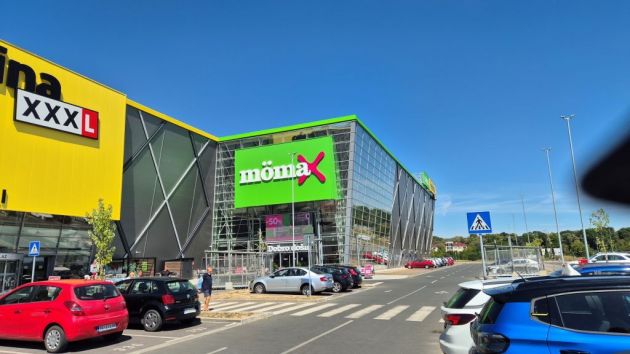 Robna kuća nameštaja Momax Novi Beograd