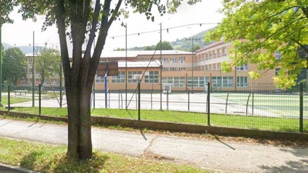 Osnovna škola 6. mart Hadžići