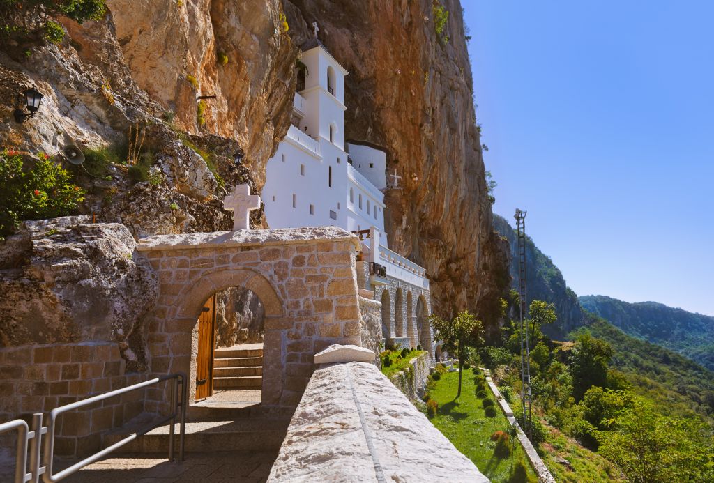 manastir Ostrog kod Danilovgrada