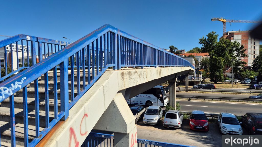 Pasarela kod Doma zdravlja Voždovac