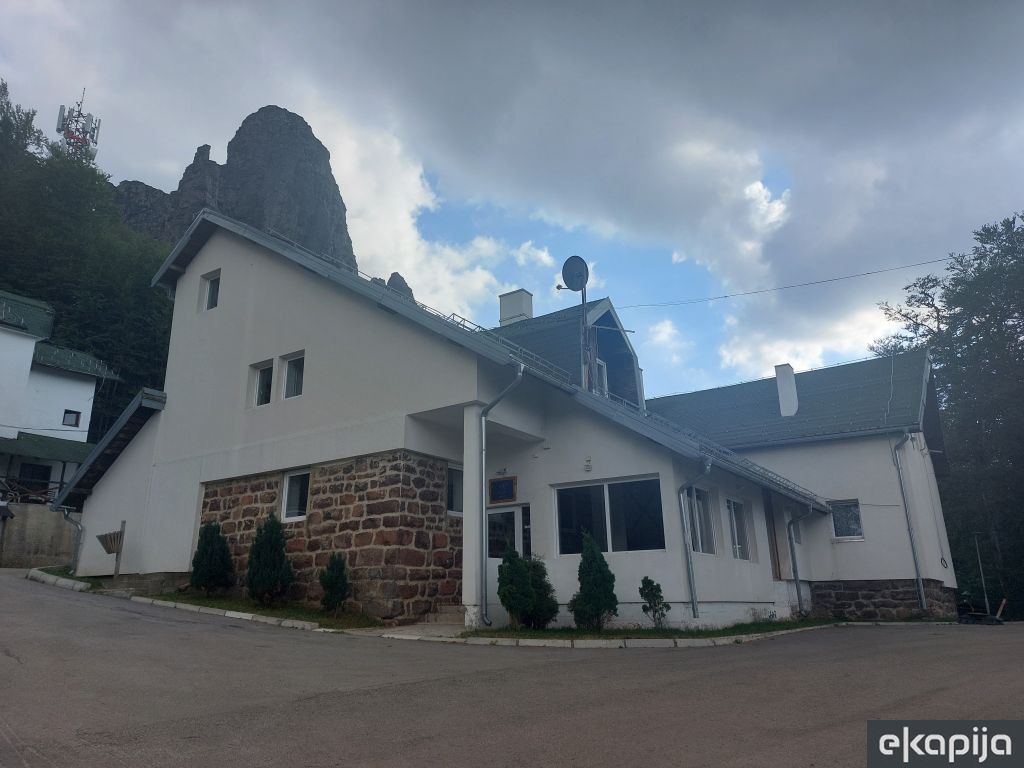 Planinarski dom Midžor Stara planina