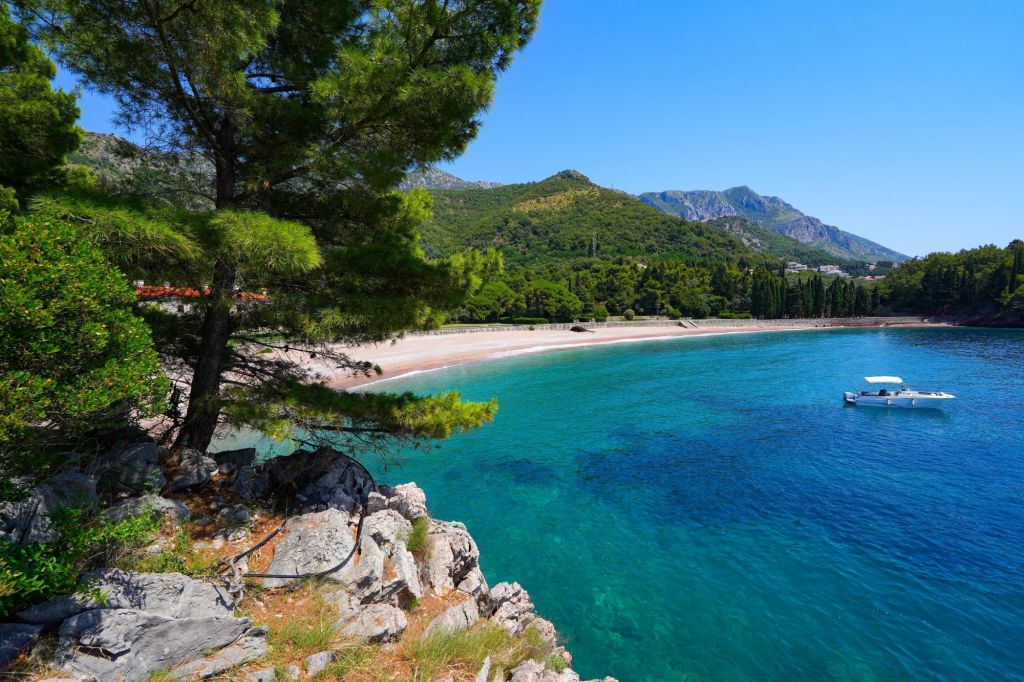 naselje i plaža Miločer kod Budve