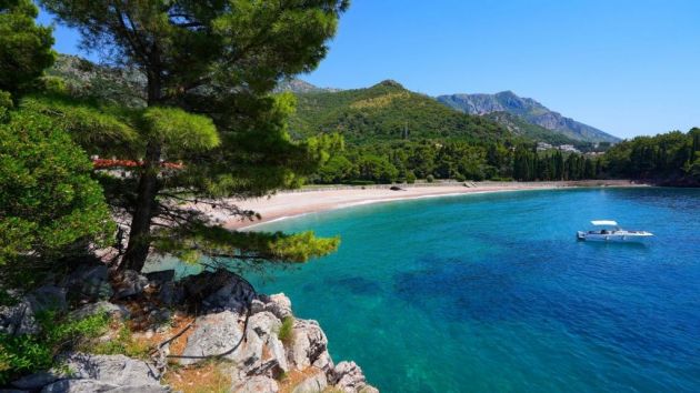 naselje i plaža Miločer kod Budve