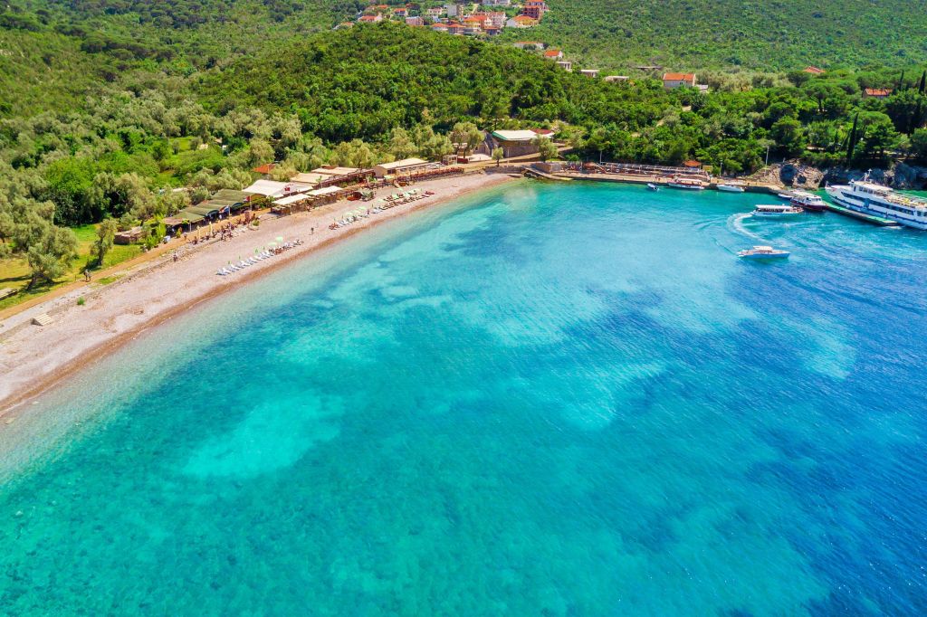 plaža i naselje Žanjic Žanjice na Luštici