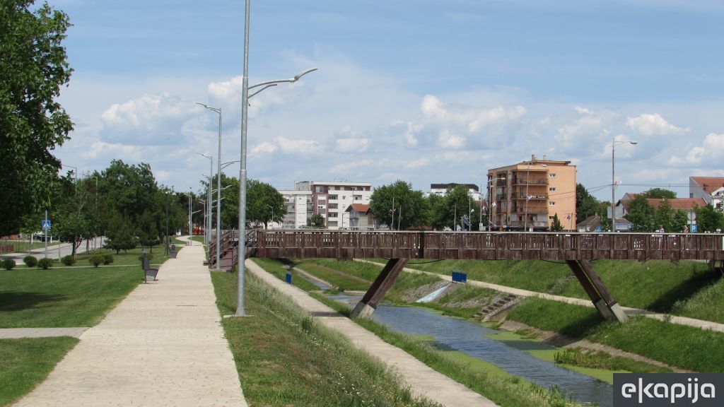 Pešački most na reci Ub