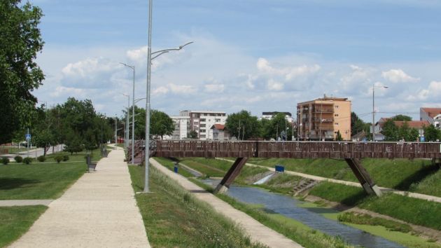 Pešački most na reci Ub