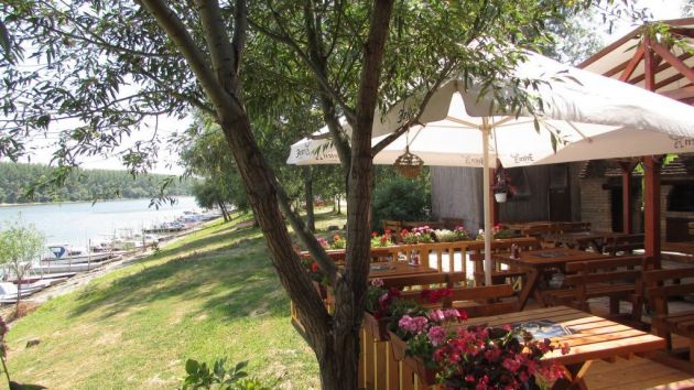 Riblji restoran Mala čarda Titel