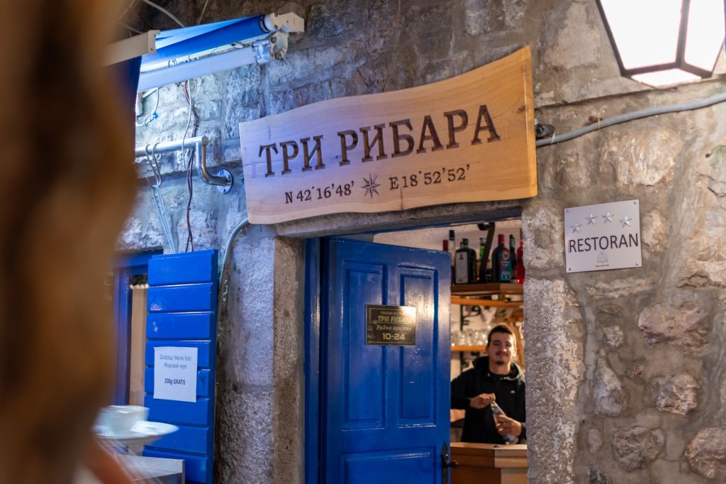 Restoran i apartmani Tri ribara Rafailovići Budva