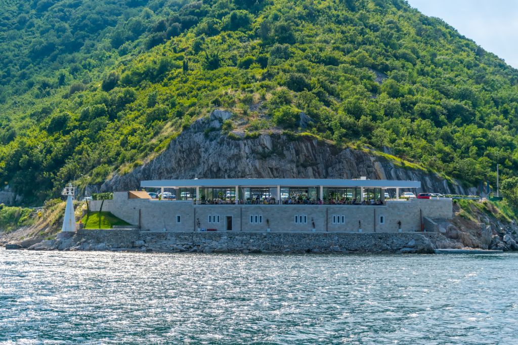 Restoran i bar Verige 65 Kostanjica Kotor
