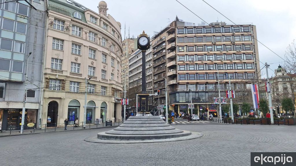 Beogradski sat i kružni tok na Trgu Republike Beograd