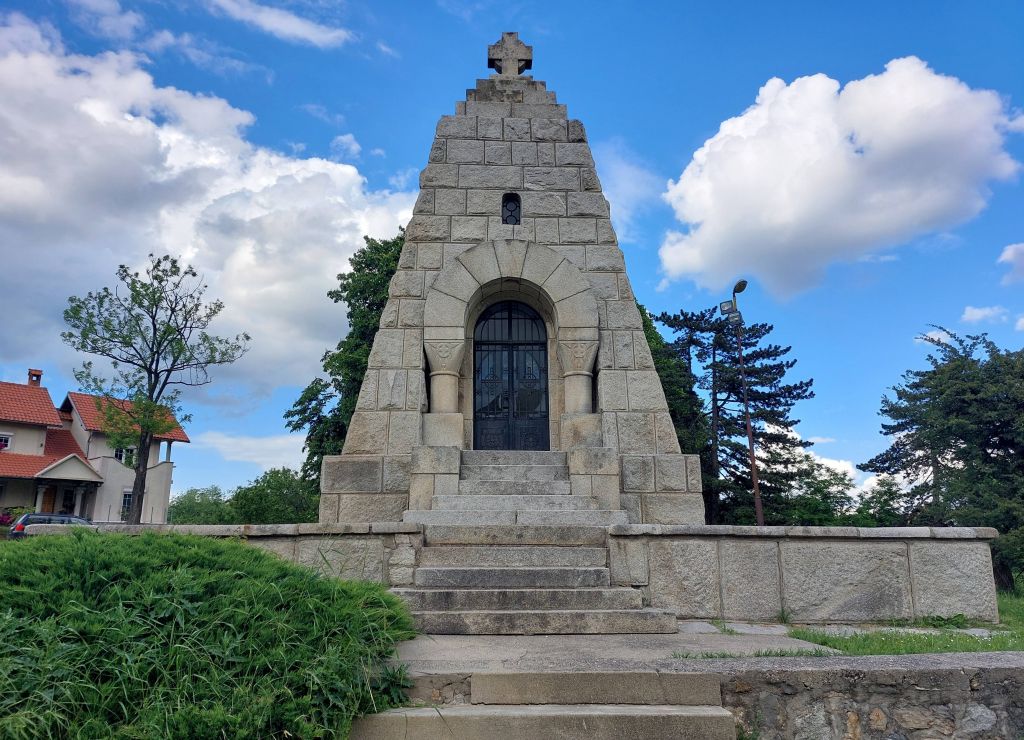 Spomen kosturnica Aranđelovac