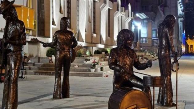 Trg omladine i spomenik grupi Smak Kragujevac