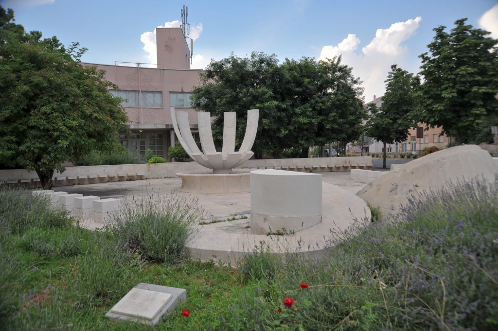Spomenik ilegalcima Mostar