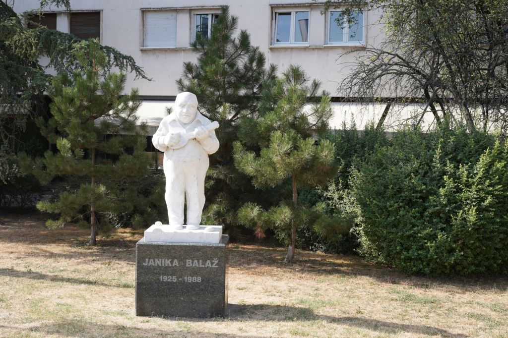 Spomenik Janiki Balažu Novi Sad