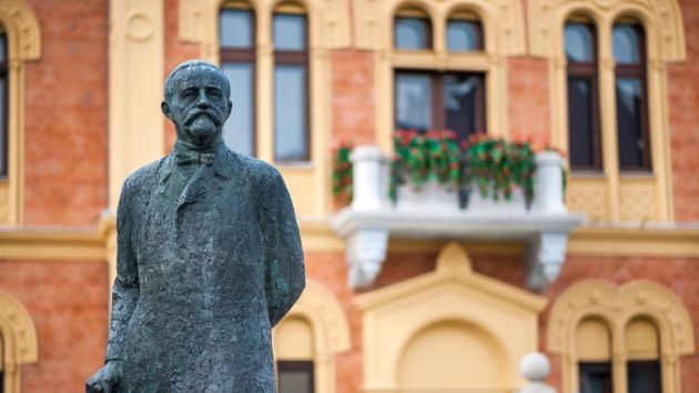 Spomenik Jovanu Jovanoviću Zmaju Novi Sad