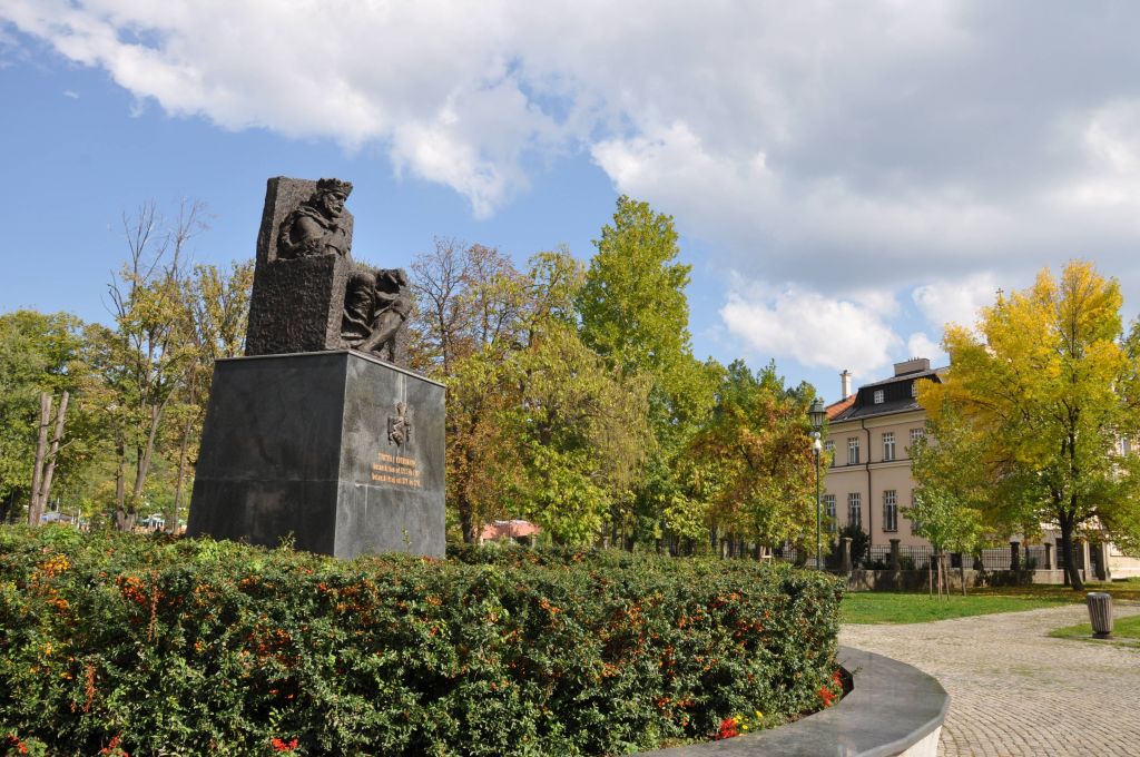 Gradski park i spomenik kralju Tvrtku I Kotromaniću Tuzla