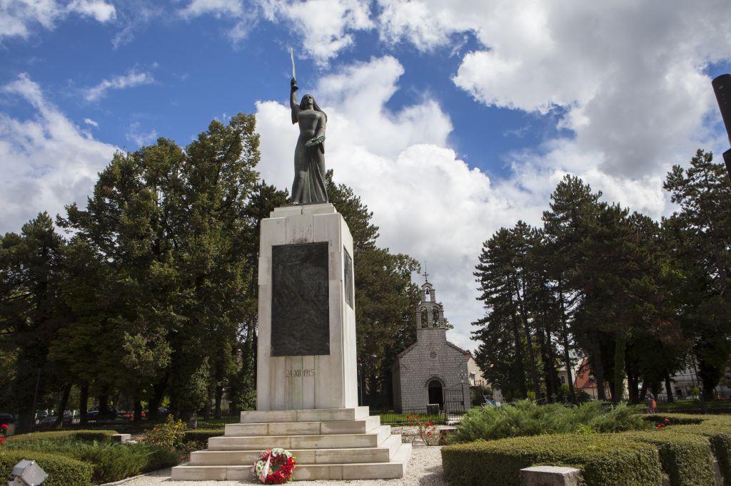 Spomenik Lovćenska vila Cetinje