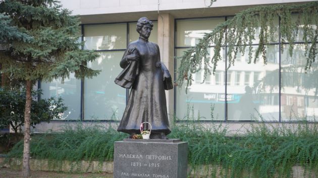 Spomenik Nadeždi Petrović Novi Sad