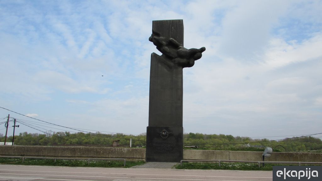 Spomenik pilotima Vazduhoplovstva Kraljevine Jugoslavije Zemun