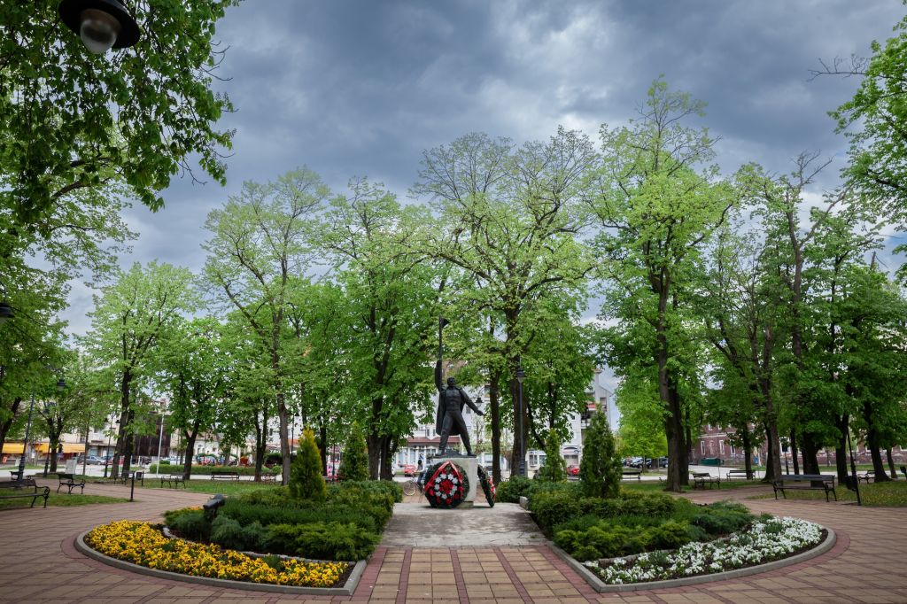 Spomenik Prvoborcu i Gradski park Bela Crkva