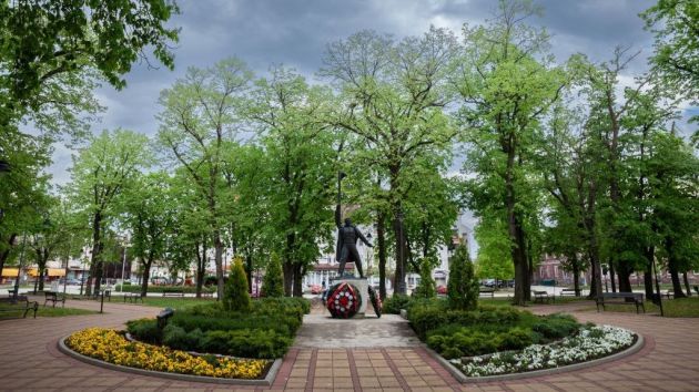 Spomenik Prvoborcu i Gradski park Bela Crkva