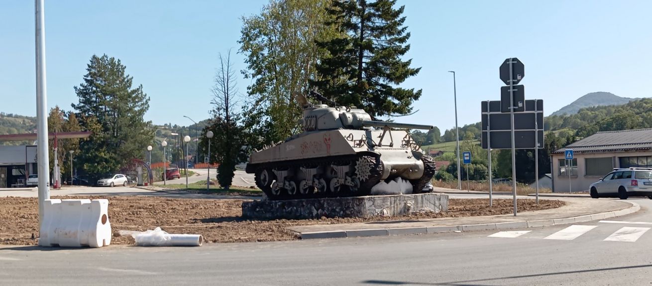 Spomenik tenk Gornji Milanovac