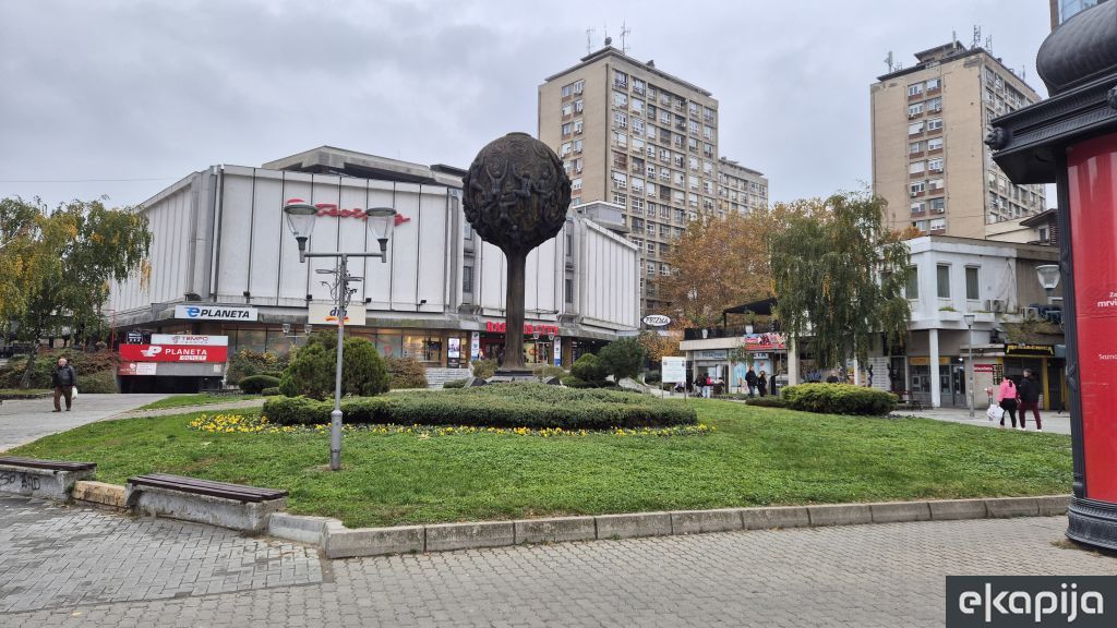 Spomenik i trg Uspenje Kragujevac