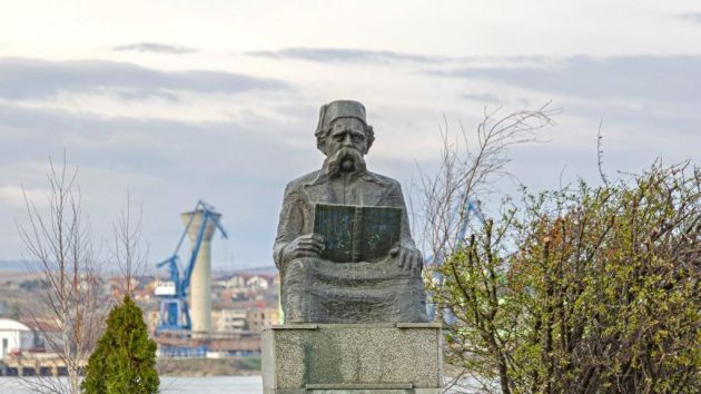 spomenik Vuku Karadžiću Kladovo
