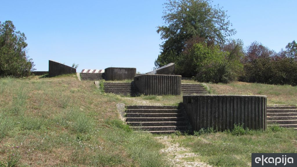 spomenik žrtvama racije 1942 Bečej