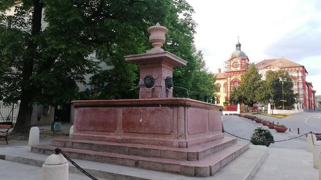 česma Četiri lava Sremski Karlovci